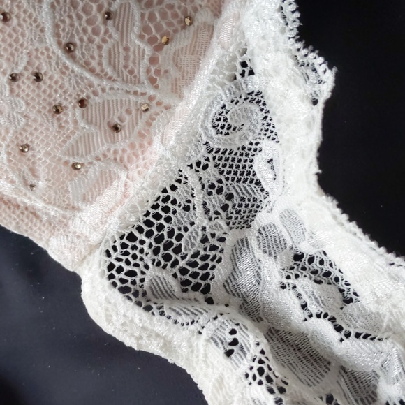 Victoria Secret Bras - Picture 5 of 11